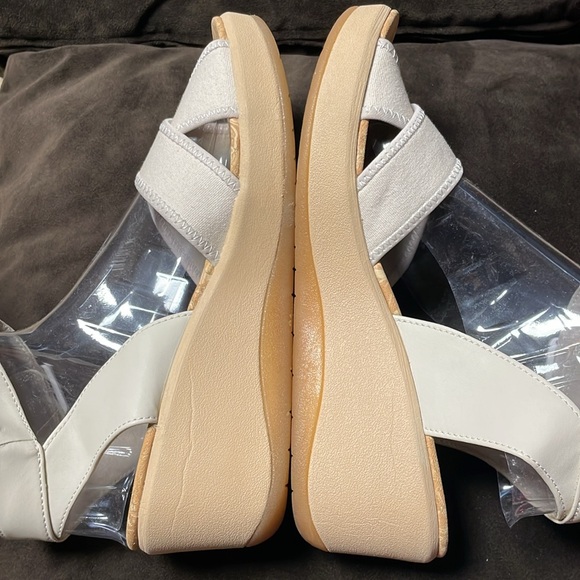 Clark’s Cloudstepper wedge 1 inch front to 3 inches at heel. - Picture 4 of 6
